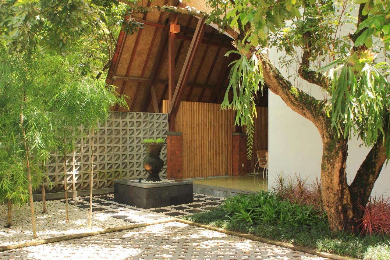 Komoreya Guesthouse Kejayan Buitenkant foto